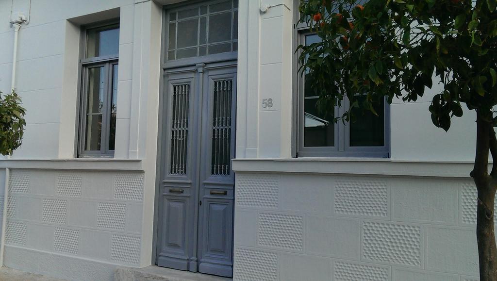 Neoclassical House At Metro Station Attiki Atenas Exterior foto